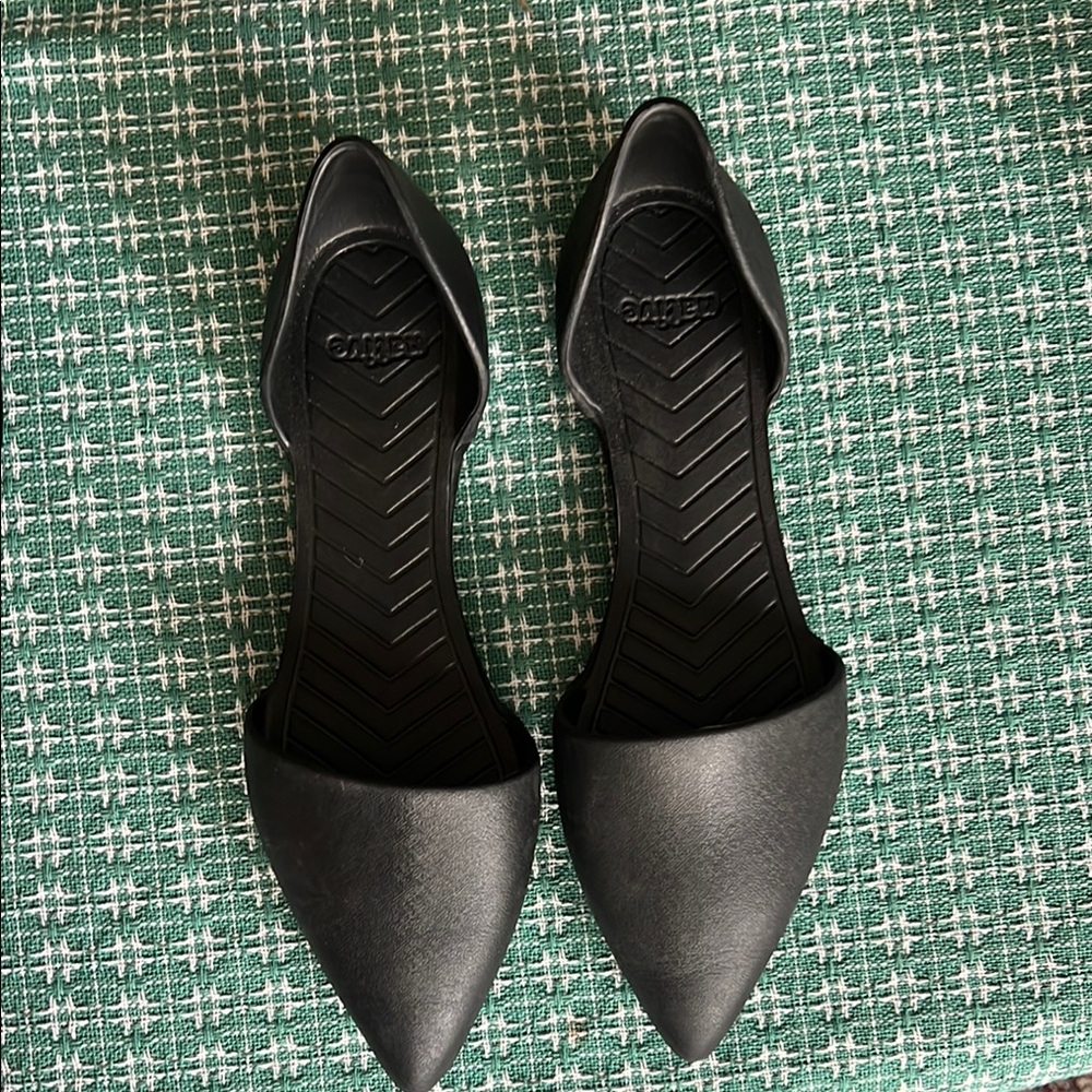 Native Shoes Black Pointed Toe Flats